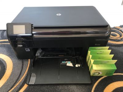 Tiskárna HP - nefunkční + cartridge 
