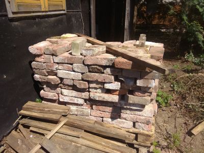 Staré cihly za odvoz