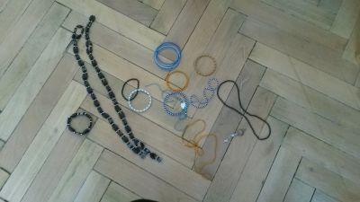 Mix náramků a náhrdelníků