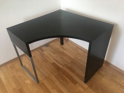 IKEA rohový PC stůl