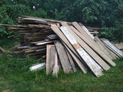 Nové i staré dřevo ze stavby vhodné na topení
