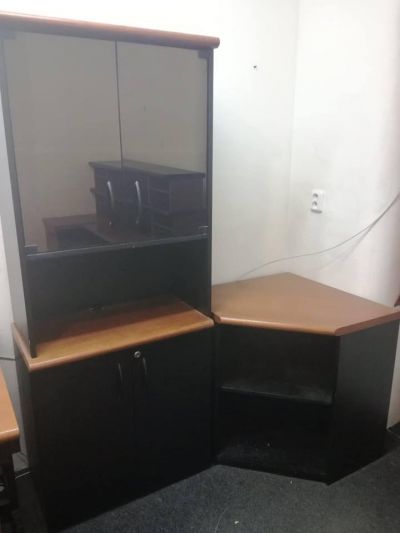 Kancelářská prosklená skříň + menší policová skříňka
