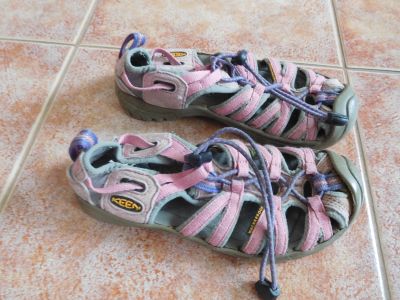 Hybridní sandály Keen
