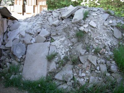 Stavební suť na zavezení díry, srovnání terénu