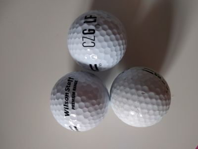 3 golfové míčky