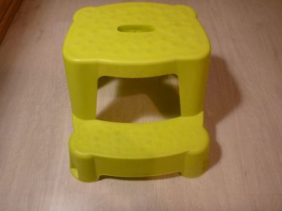 Dětskou plastovou stoličku