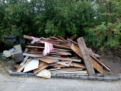 Dřevo - ZDARMA/za ODVOZ