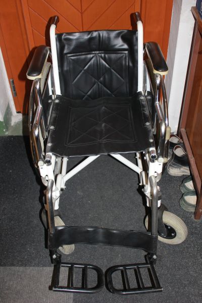 Mechanický invalidní vozík zn. Delfi