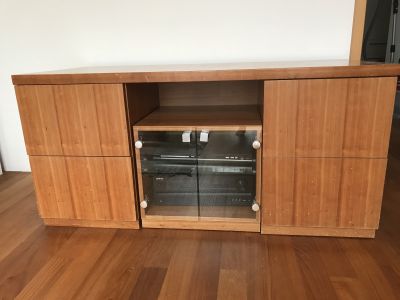 Komoda s HiFi stolkem