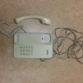 Starý telefon od TELECOMU