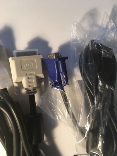 Kabely k monitoru - DVI, VGA a USB