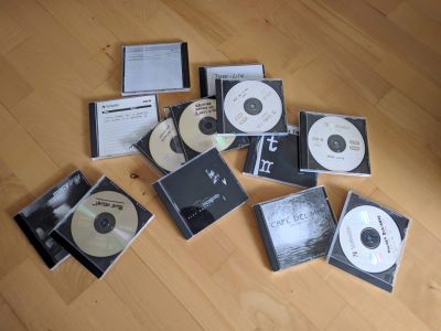 Krabice hudebních CD