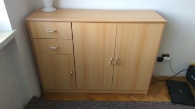 Malá komoda (skříňka)