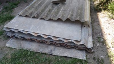 Staré použité pozinkované plechy.