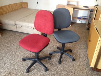  2 židle na kolečkách do pracovny