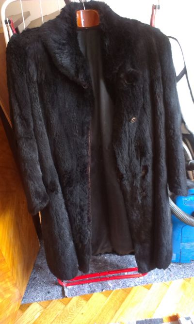 Starožitný kožešinový kabát, pravděpodobně králičí