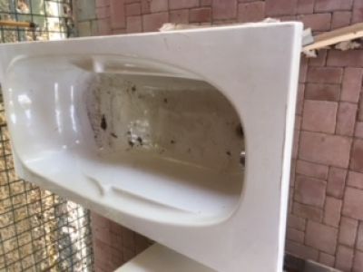 Laminátová vana, 2 ks skřňka koupelnová, krycí noha umyvadla