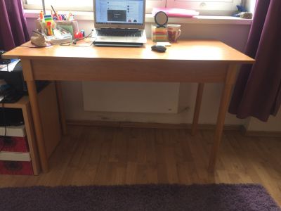 Jídelní popř. psací stůl 