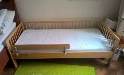 Dřevěná postýlka IKEA pro dítě od 3 let - jako nová 