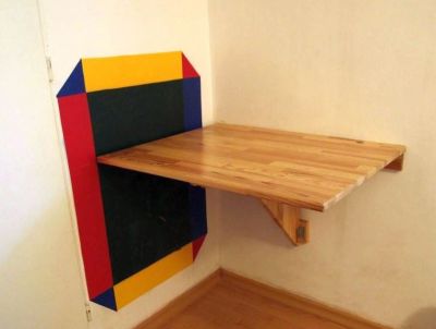 Sklápěcí dřevěný stůl