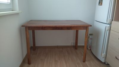 Sada stolu a čtyř židlí, dřevěné