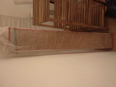 Jedno balení plovoucí podlahy načervenalý buk (asi) 