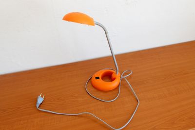Daruji lampičku na pracovní stůl