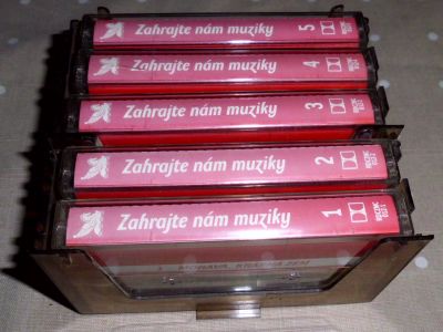 Daruji za odvoz komplet audiokazet Zahrajte nám muziky, 1-5