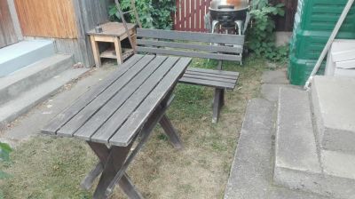 Zahradní lavice a stůl