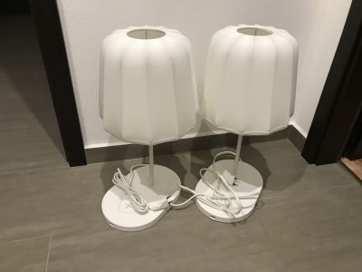 Dvě stolní lampy Ikea s bezdrátovým nabíjením