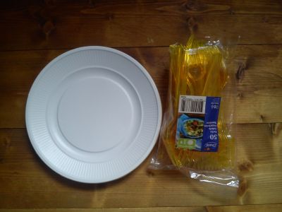 Plastové vidličky+ talířky