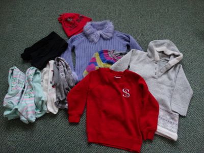 Balíček oblečení holčička cca 2-4 roky