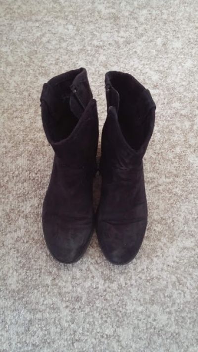 Dámské černé kotníkové boty