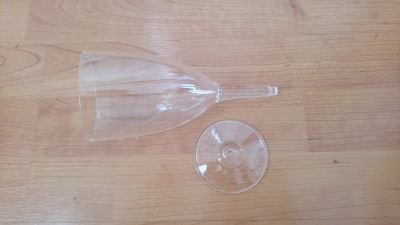 Plastové "skleničky" na víno, odnímatelný spodek