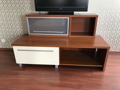 TV stolek a skrinky