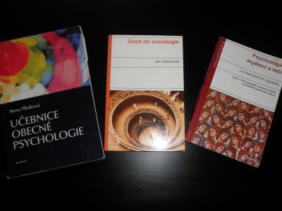 Daruji knihy z psychologie a sociologie