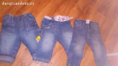 troje džíny 62-74