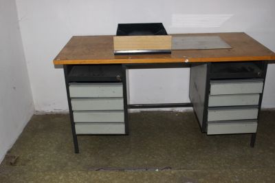 Starý kancelářský psací stůl