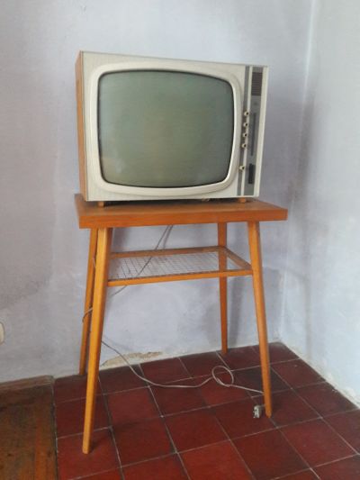 Retro televize Tesla Oliver