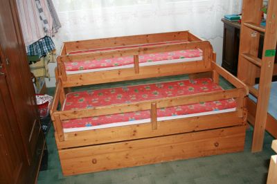 Rozkládací postel pro dvě předškolní děti