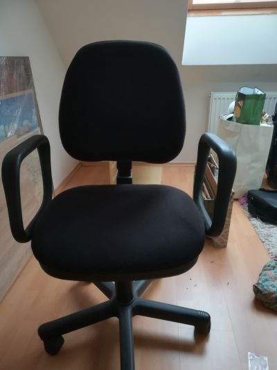 Kancelářská židle na kolečkách