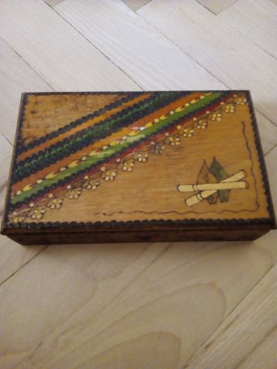 Dřevěná krabička na kuřácké potřeby