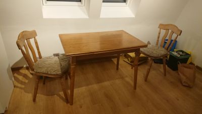 Rozkládací stůl a dvě židle