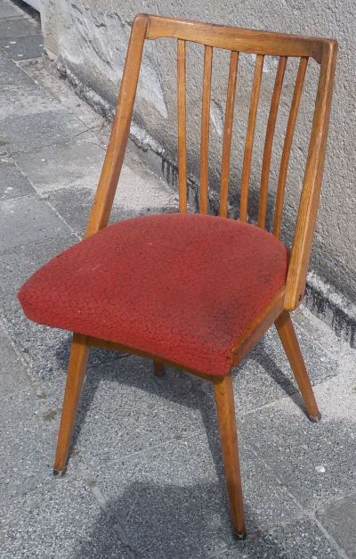 Tři polstrované retro židle
