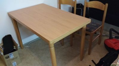 jídelní  stůl  + 4 židle