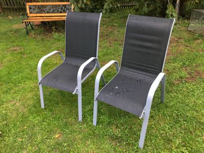Dvě venkovní židle