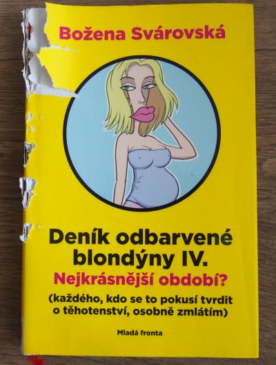 knížka odbarvené blondýny