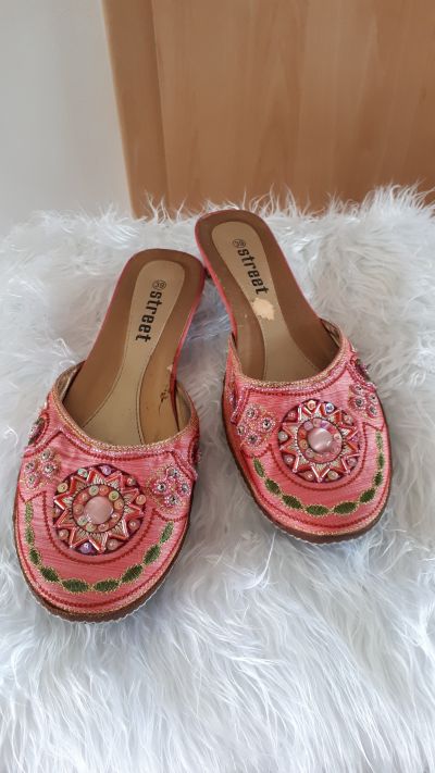 Růžové pantofle