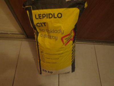 Lepidlo na obklady a dlažby