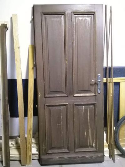 Masivní dřevěné dveře